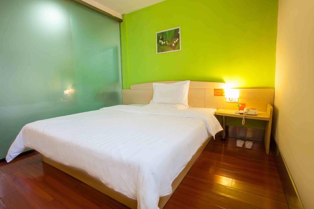 7 Days Inn Meizhou Jiangnan Kedu Commercial Plaza Room photo