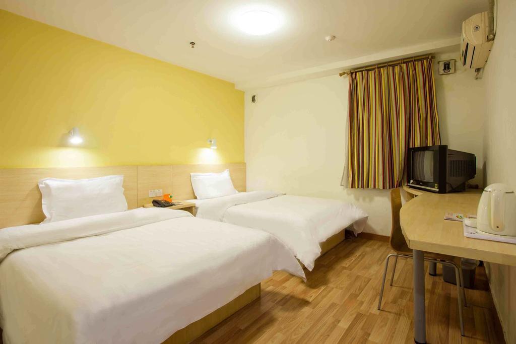 7 Days Inn Meizhou Jiangnan Kedu Commercial Plaza Room photo