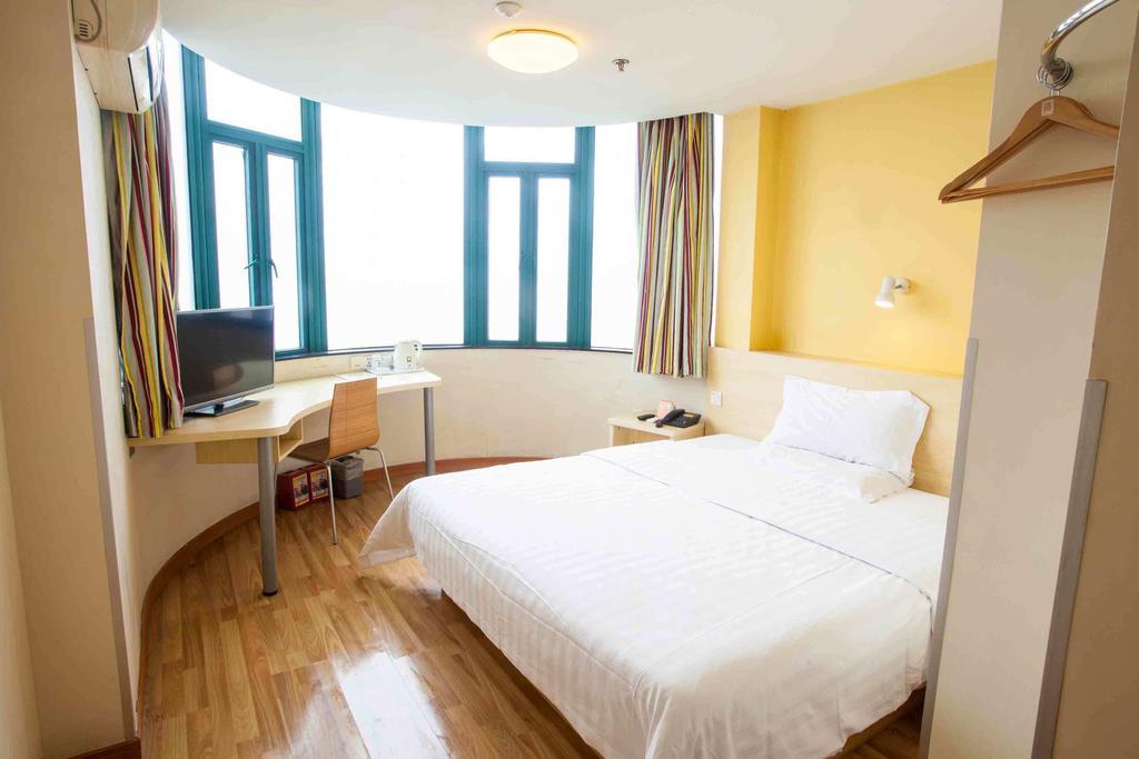 7 Days Inn Meizhou Jiangnan Kedu Commercial Plaza Room photo