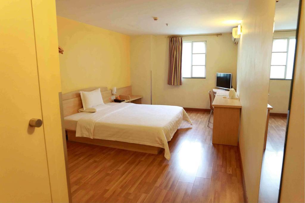 7 Days Inn Meizhou Jiangnan Kedu Commercial Plaza Room photo