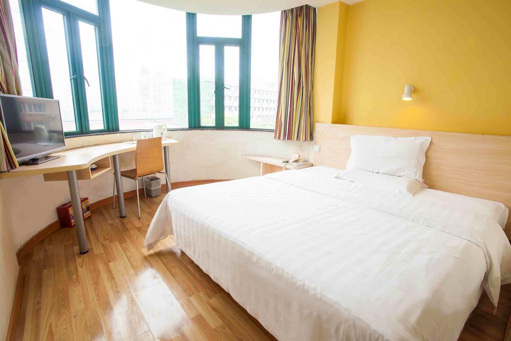 7 Days Inn Meizhou Jiangnan Kedu Commercial Plaza Room photo